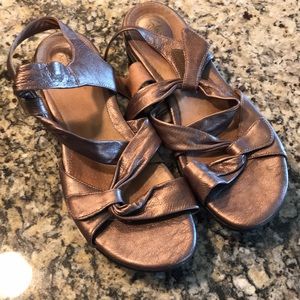 Clark Artisan Bronze Leather Sandals Sz 10